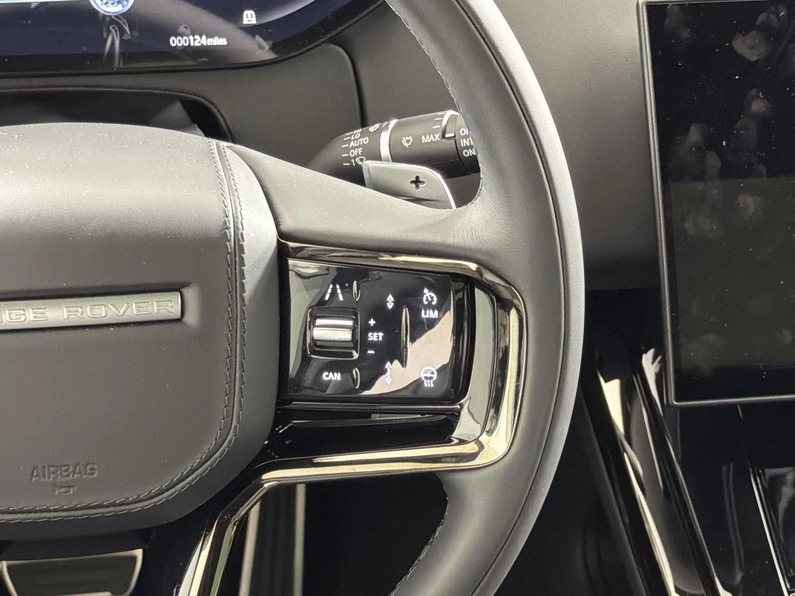 New 2026 Santorini Black Land Rover Dynamic SE image 13