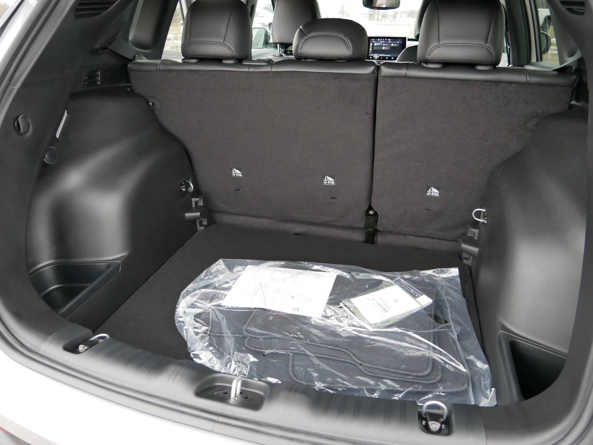 New 2026 Silver Zynith Metallic Clearcoat Jeep Latitude Altitude image 8