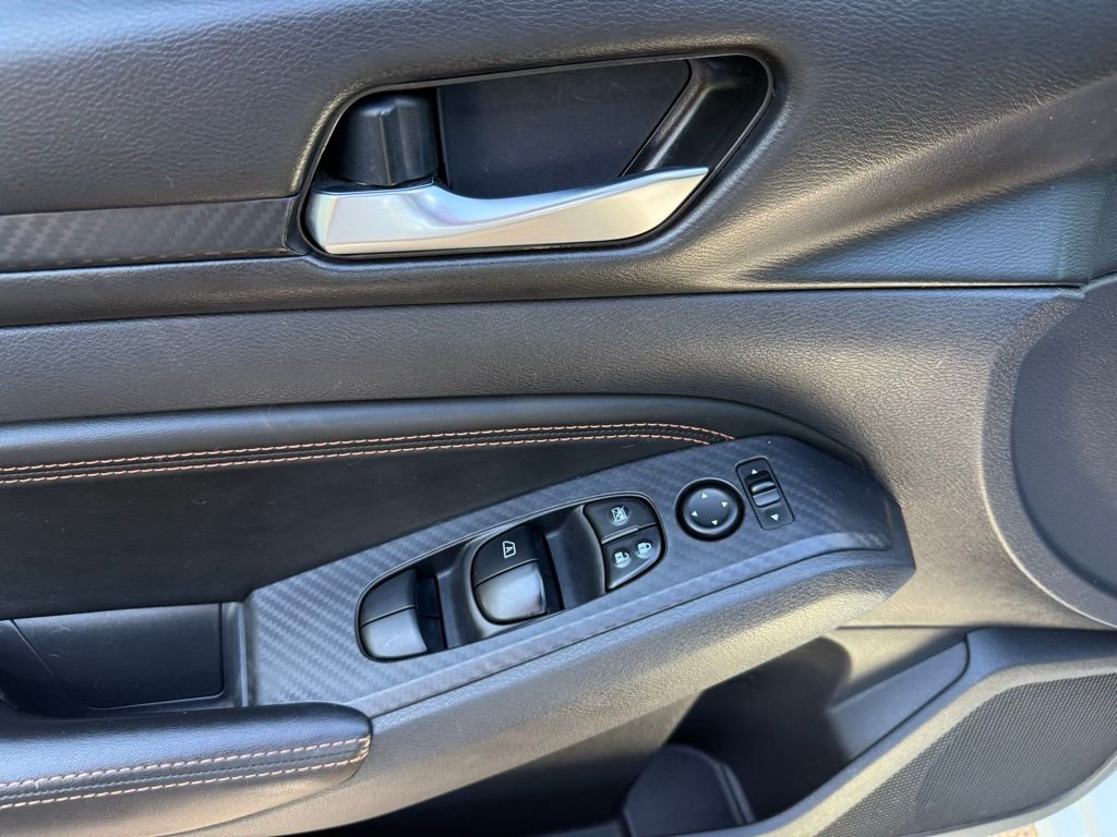 Used 2019 White Nissan 2.5 SR image 11