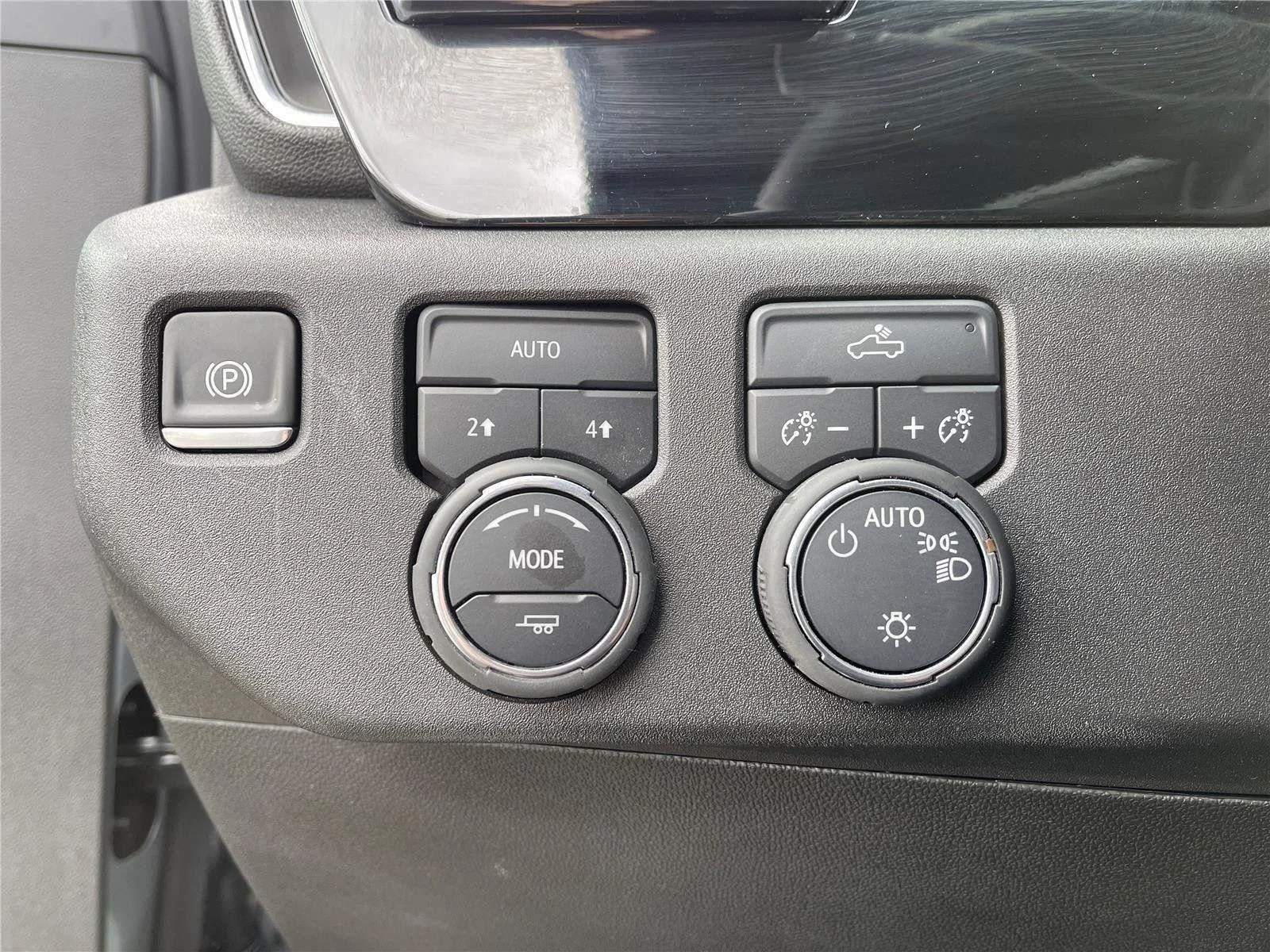 Used 2025 Sterling Gray Metallic Chevrolet LT image 21