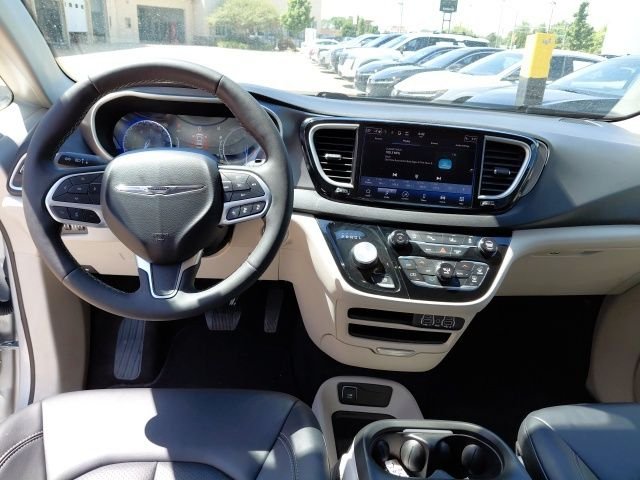 Used 2024 Silver Chrysler Touring L image 24