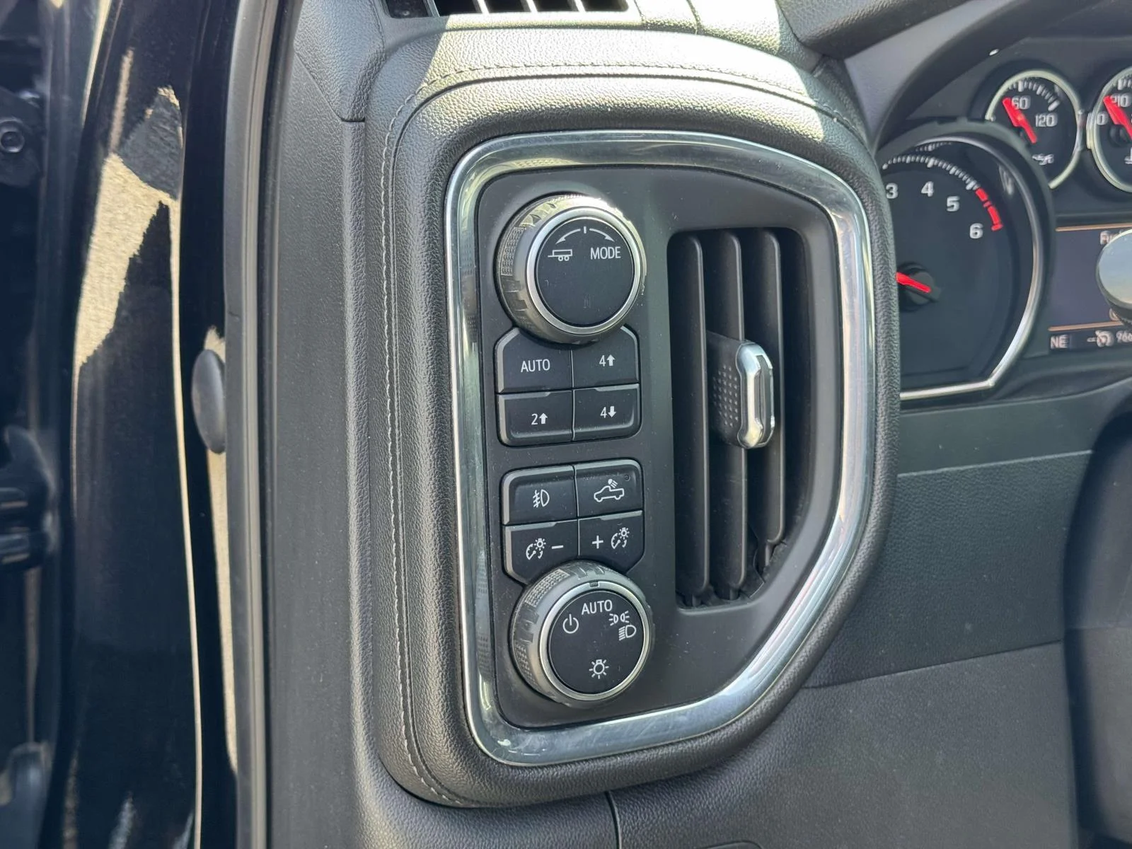Used 2021 Mosaic Black Metallic Chevrolet RST image 9