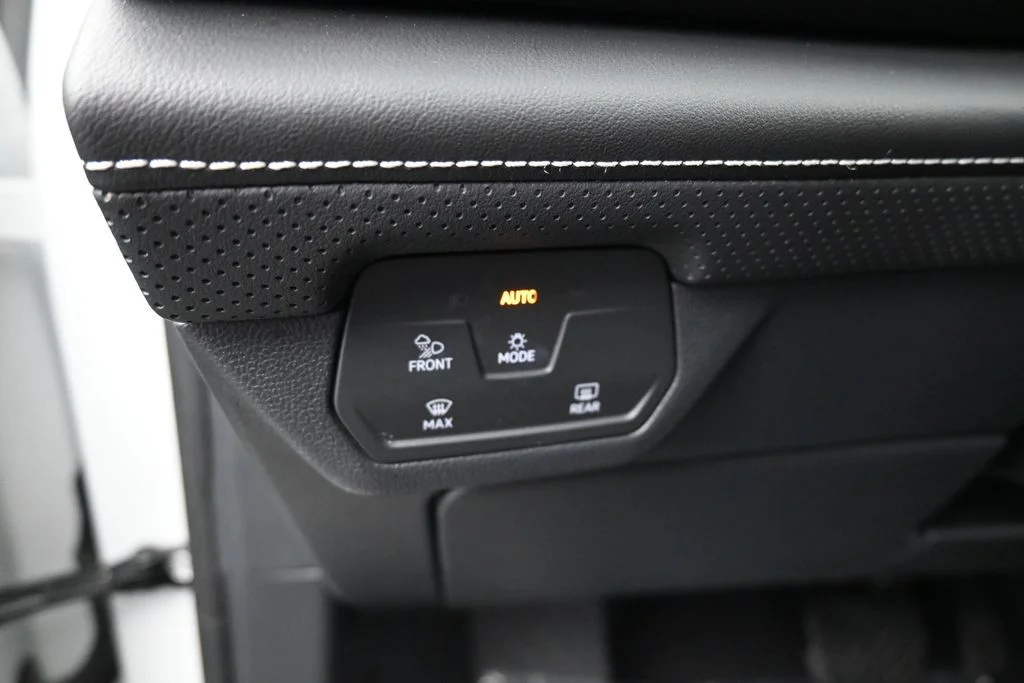 2025 Volkswagen Atlas Cross Sport SE w/Tech - Photo 23
