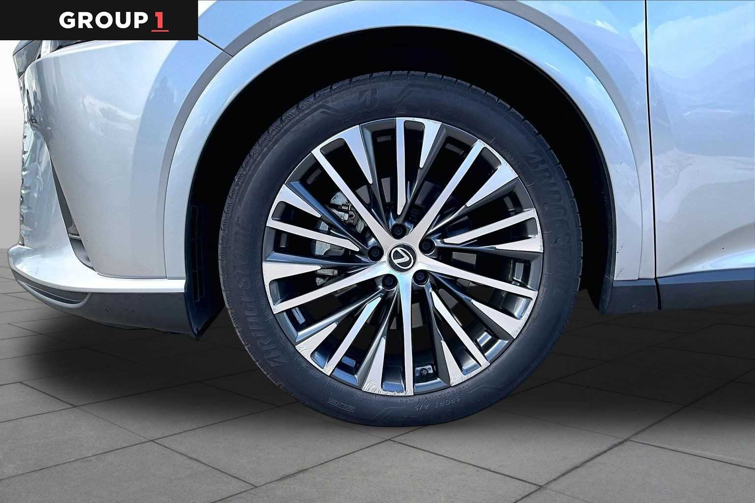 Used 2023 Iridium Lexus Premium Plus image 9