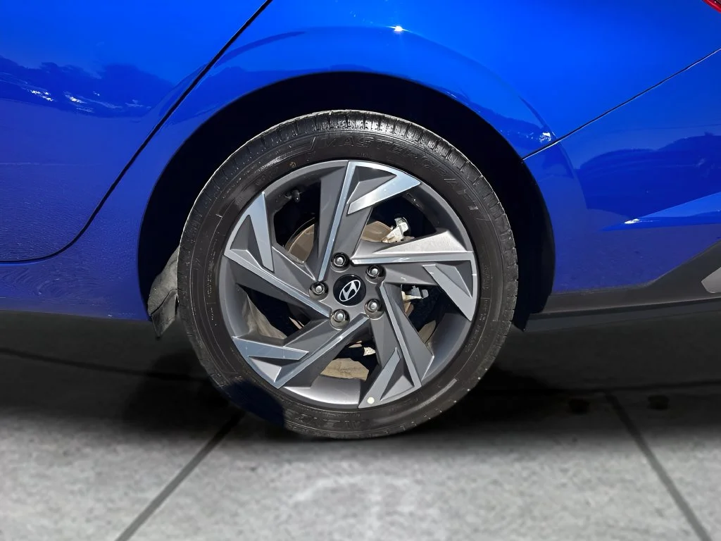 Used 2025 Blue Hyundai SEL Convenience image 30
