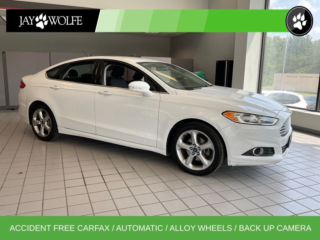 Used 2016 White Ford SE image 1