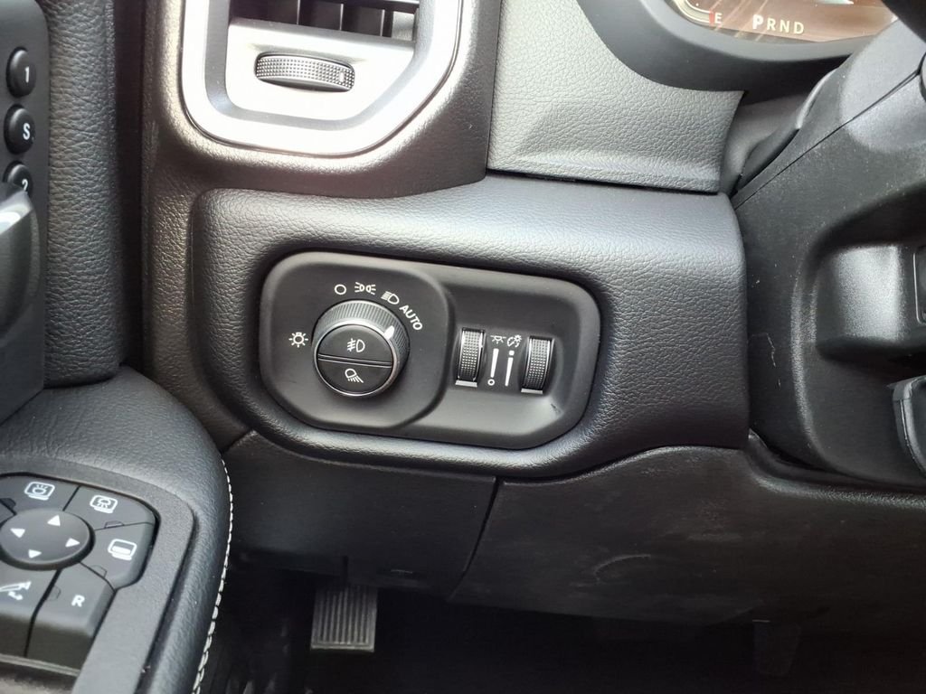 New 2026 Diamond Black Crystal Pearl-Coat Exterior Paint RAM Laramie image 19