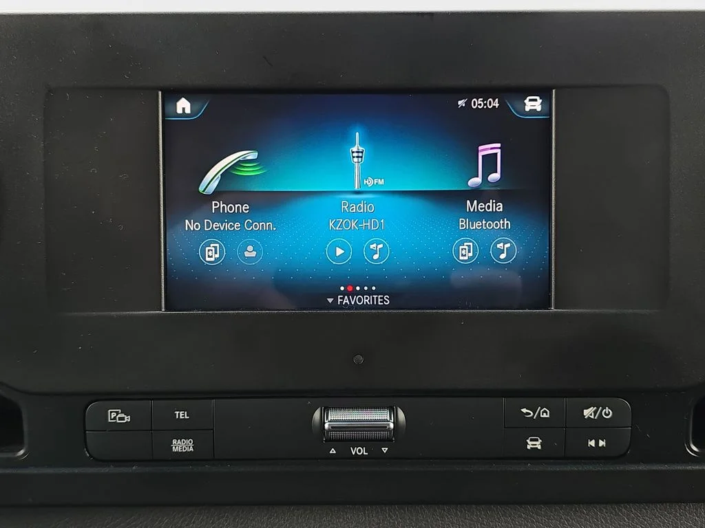Used 2024  Mercedes-Benz Cargo 170 WB image 23
