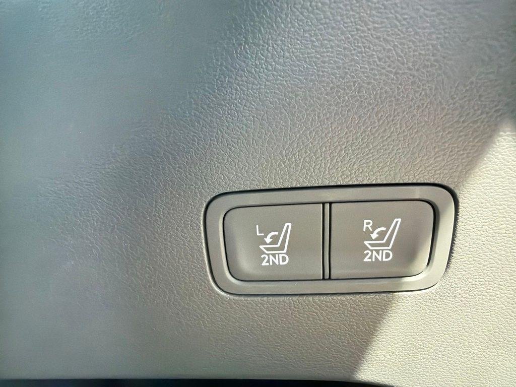 New 2026 White Hyundai SE image 7