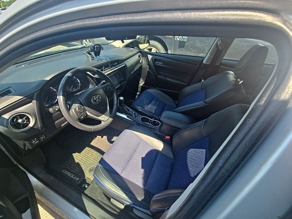 Used 2018 Silver Toyota SE image 11
