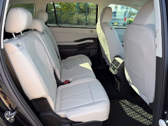 New 2027 Deep Black Pearl Volkswagen SE w/Technology image 11
