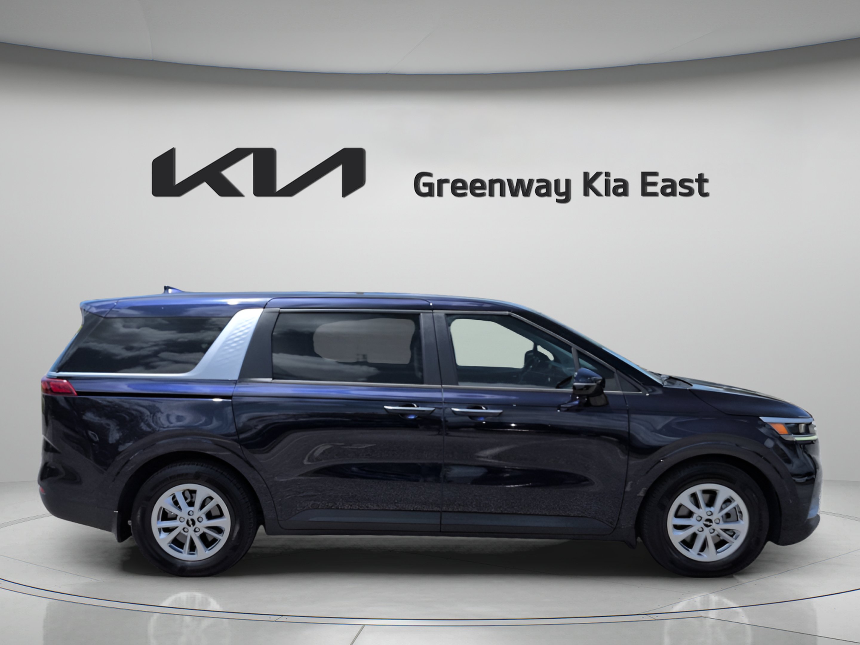 Certified Used 2024 Deep Chroma Blue Kia LX image 5
