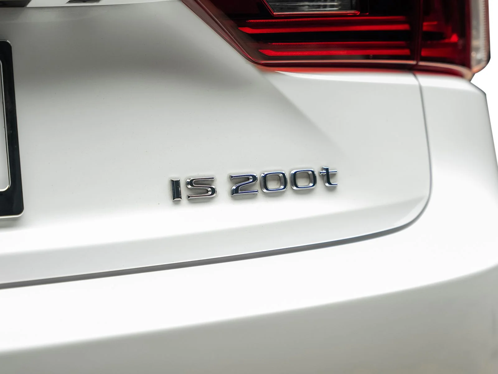 Used 2016 White Lexus 200t image 21