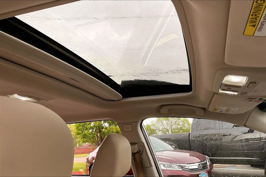 Used 2018 White Subaru 2.5i image 24