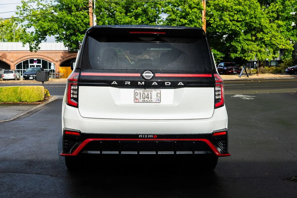 New 2026 Everest White TriCoat / Super Black Two-tone Nissan NISMO® image 5