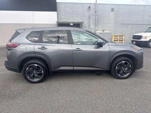 Used 2024 Gray Nissan SV image 6
