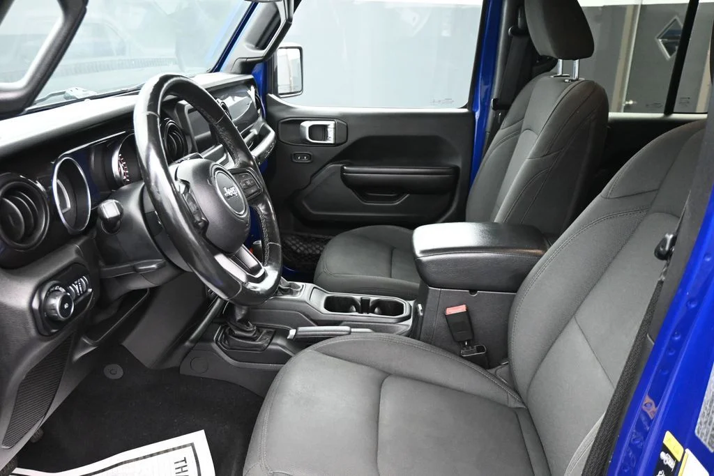 Used 2020 Blue Jeep Unlimited Sport Altitude image 11