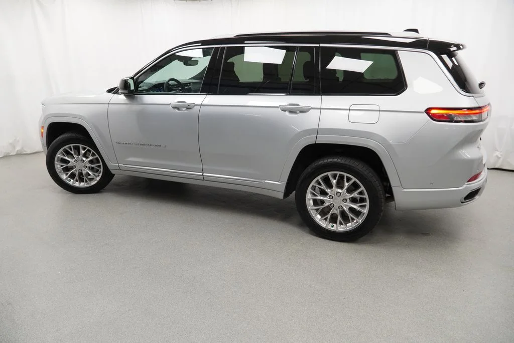 Used 2021 Silver Jeep Summit image 26