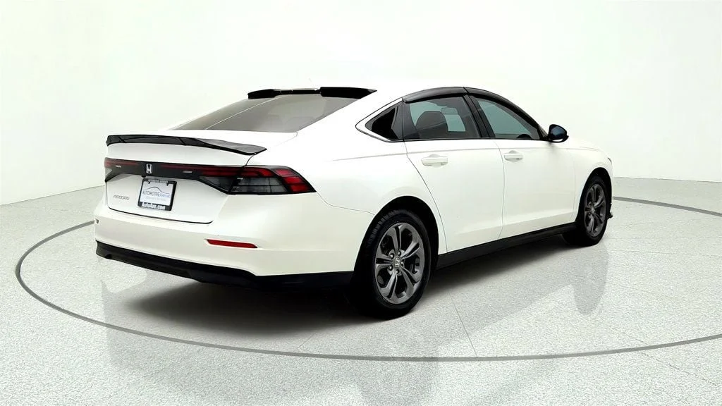 Used 2024 Platinum White Pearl Honda EX CVT image 5