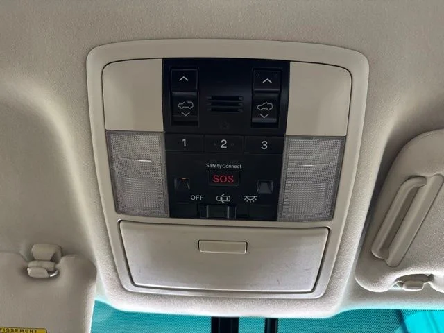 Used 2010 White Lexus 460 image 27