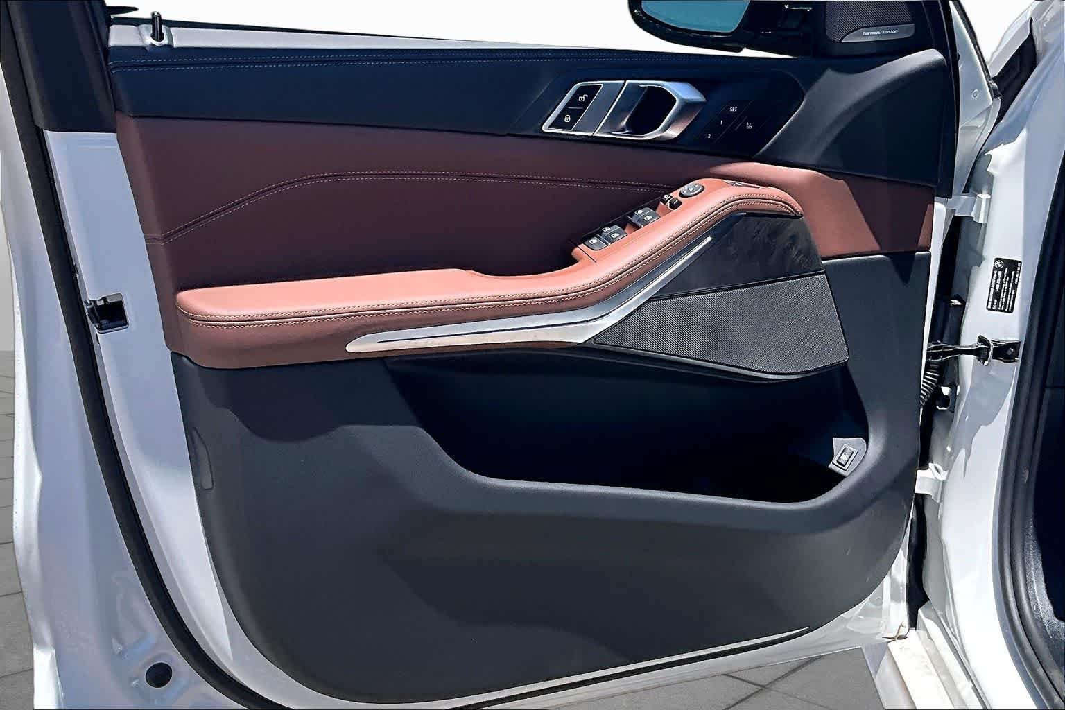 New 2026 Mineral White Metallic BMW xDrive50e image 10