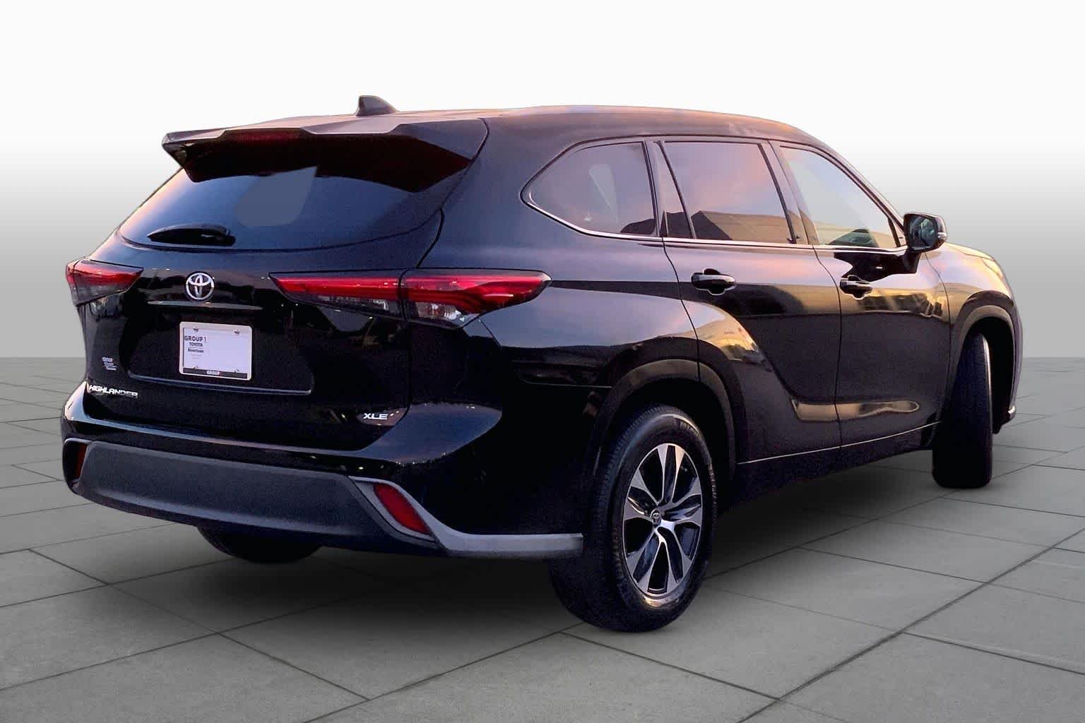 Used 2022 Midnight Black Metallic Toyota XLE image 12