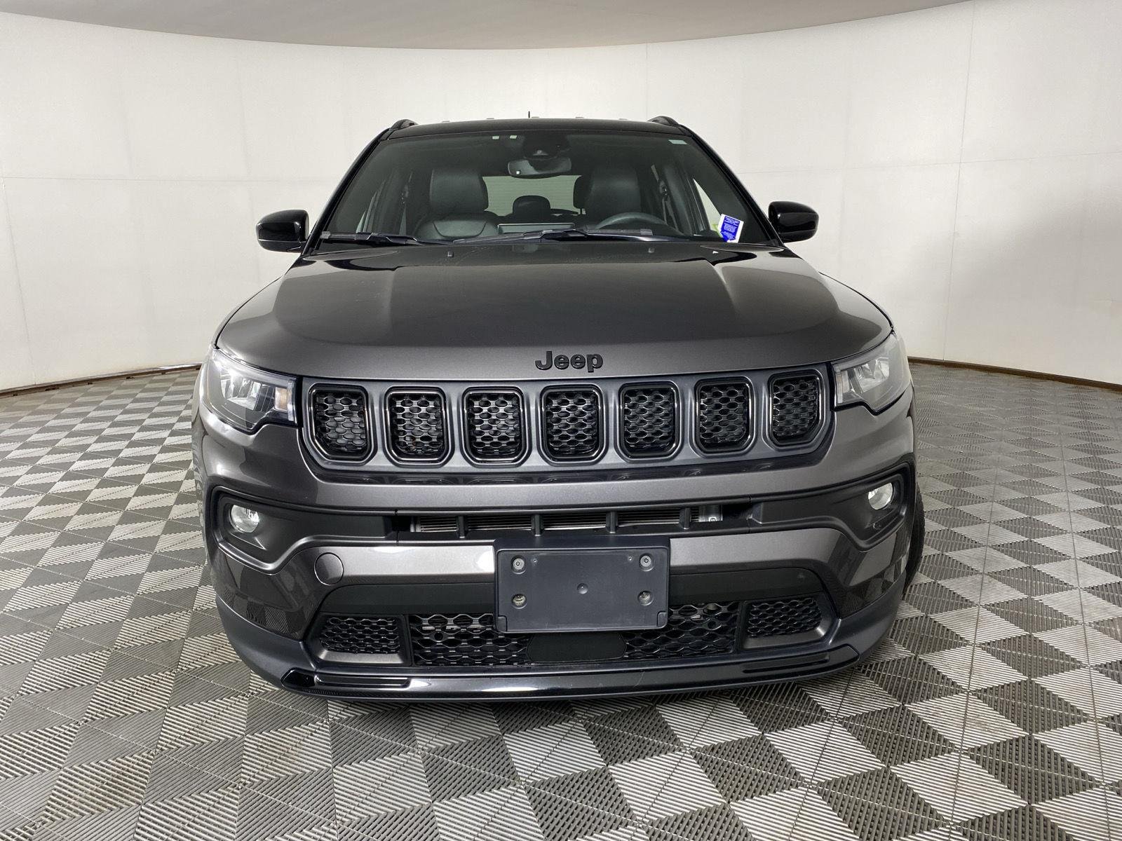 Used 2023 Granite Crystal Metallic Clearcoat Jeep Altitude image 5