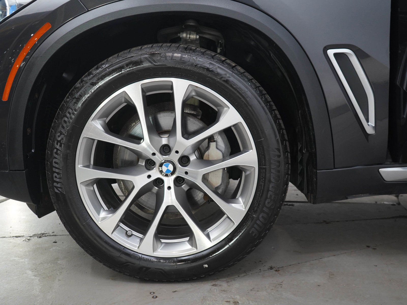 Used 2020 Black BMW xDrive40i image 32