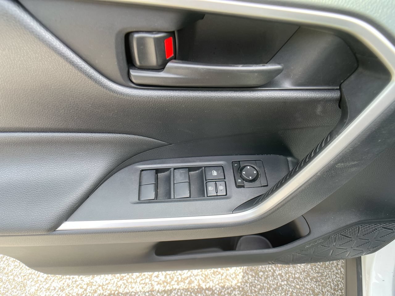 Used 2022 White Toyota Hybrid LE image 12