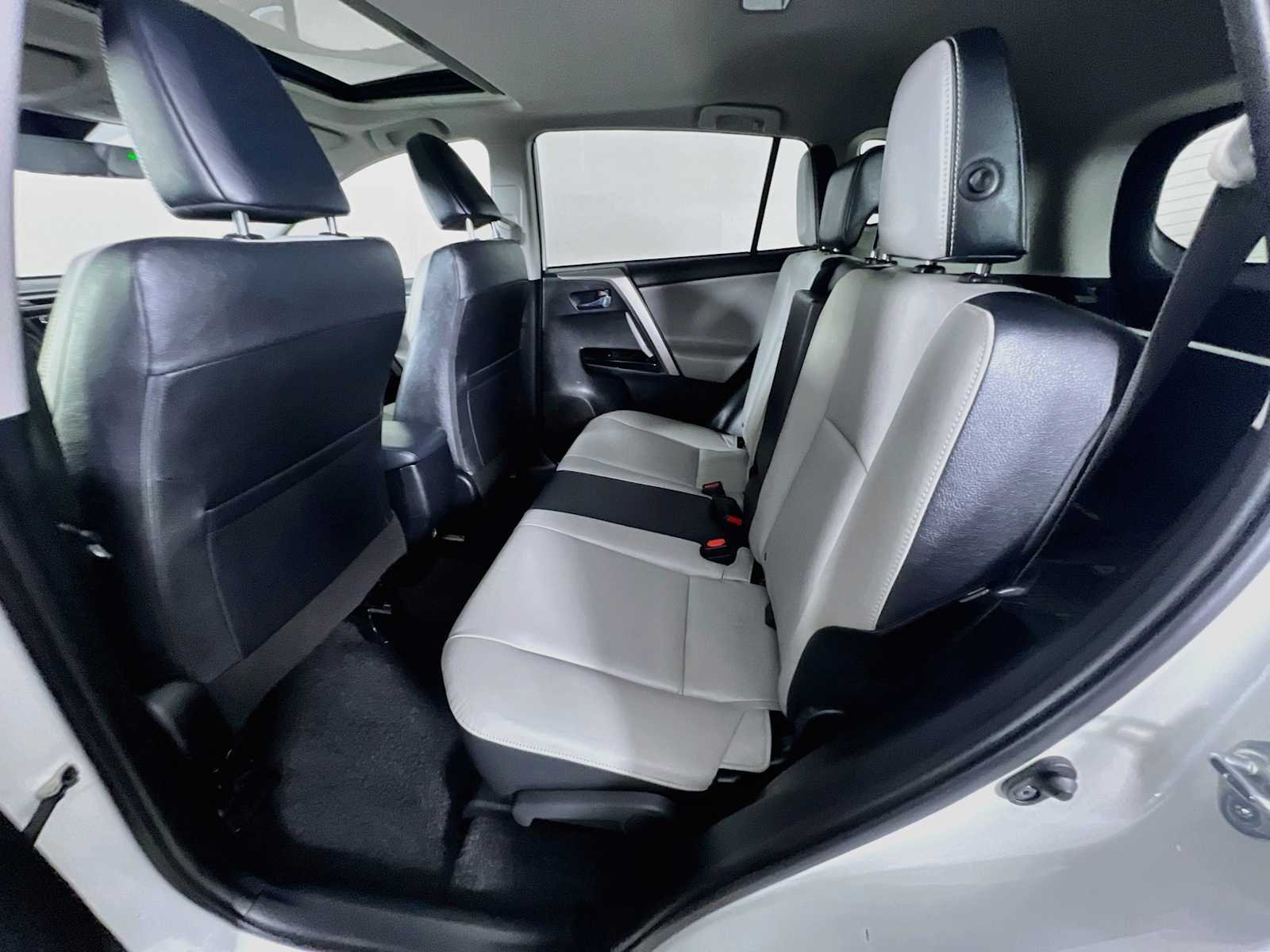 Used 2018 Blizzard Pearl Toyota Limited image 26