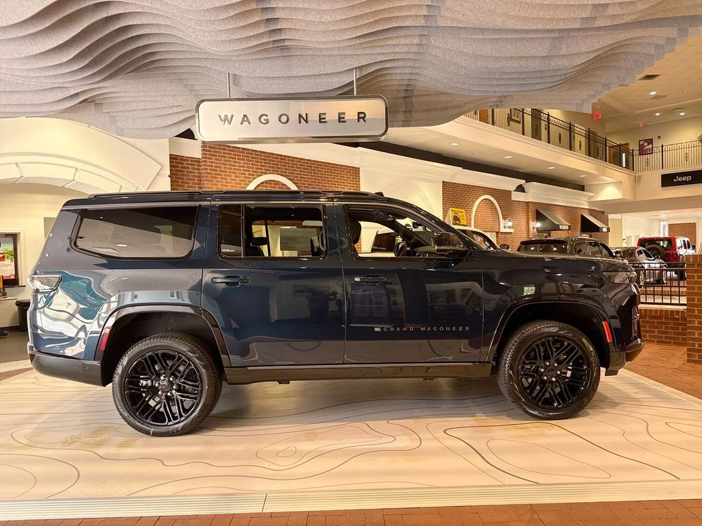 New 2026 Fathom Blue Pearl-Coat Exterior Paint (Late Availability) Jeep Limited Reserve image 2
