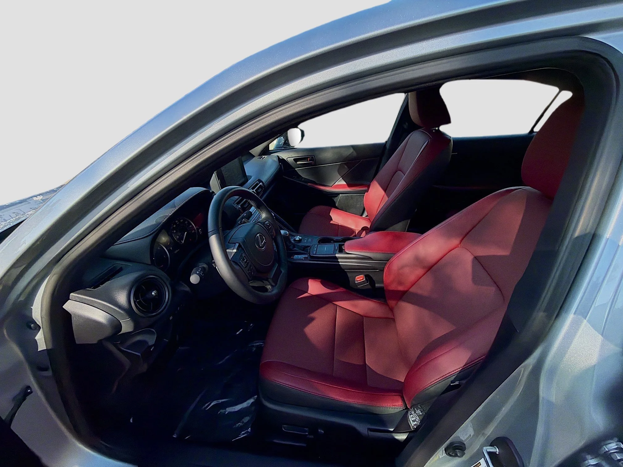 2025 Lexus IS 300 - Photo 18