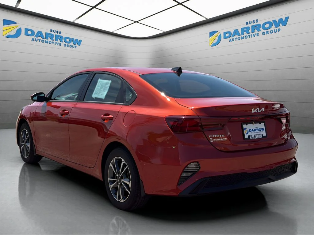 Used 2024 Red Kia LXS image 3