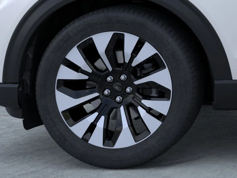 New 2026 Star White Metallic Tri-Coat Ford Platinum™ image 19