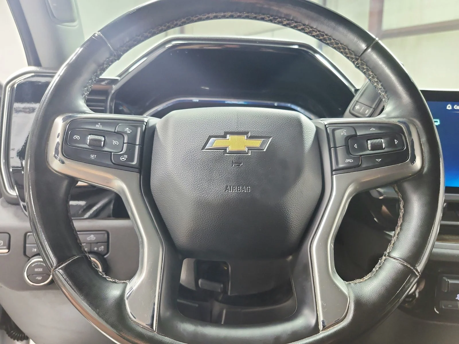 Used 2024 White Chevrolet LT image 22