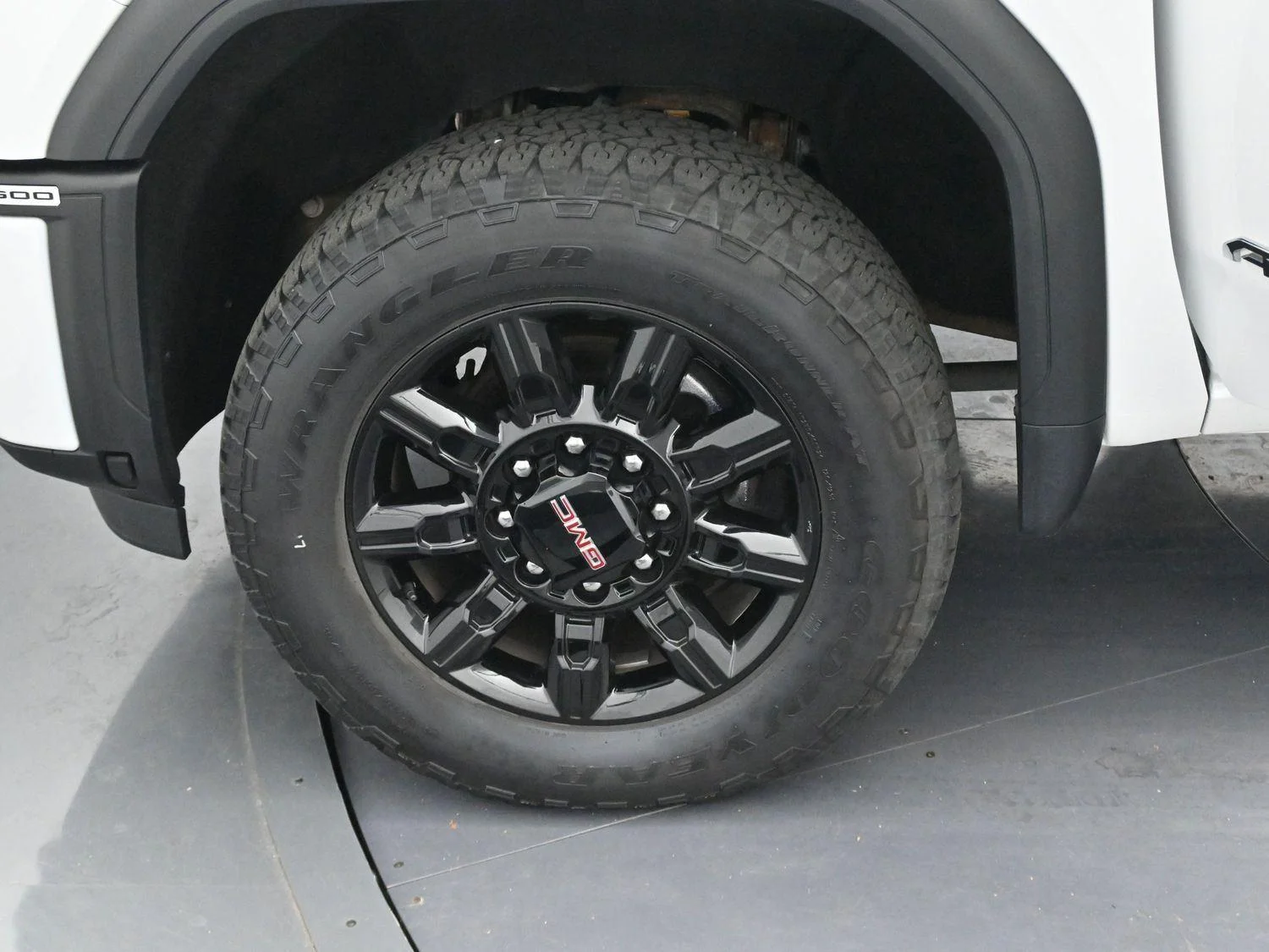 Used 2024 Summit White GMC AT4 image 37