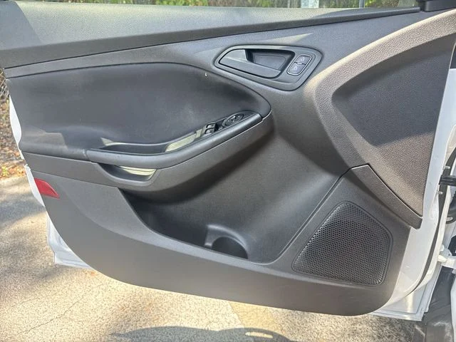 Used 2018 White Ford S image 25