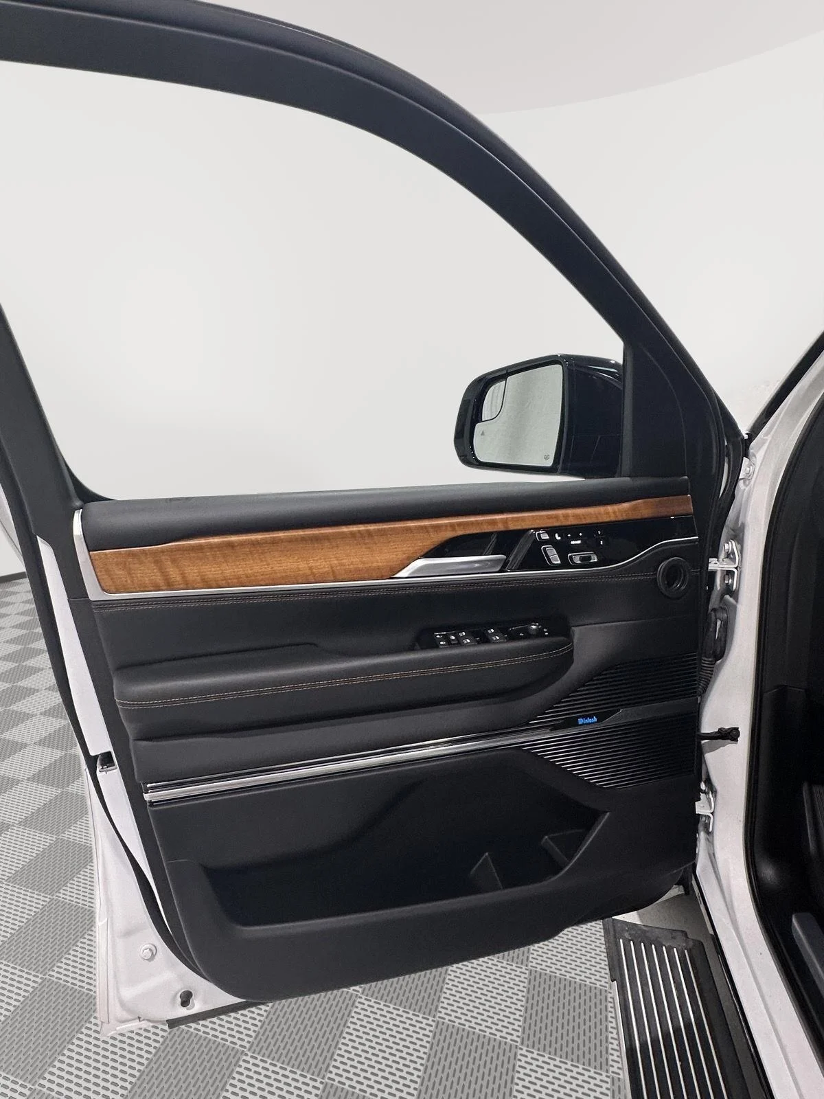 Used 2025 White Jeep Series III image 16
