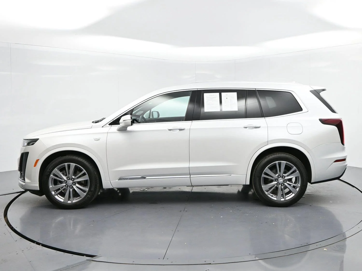 Used 2024 Crystal White Tricoat Cadillac Premium Luxury image 4