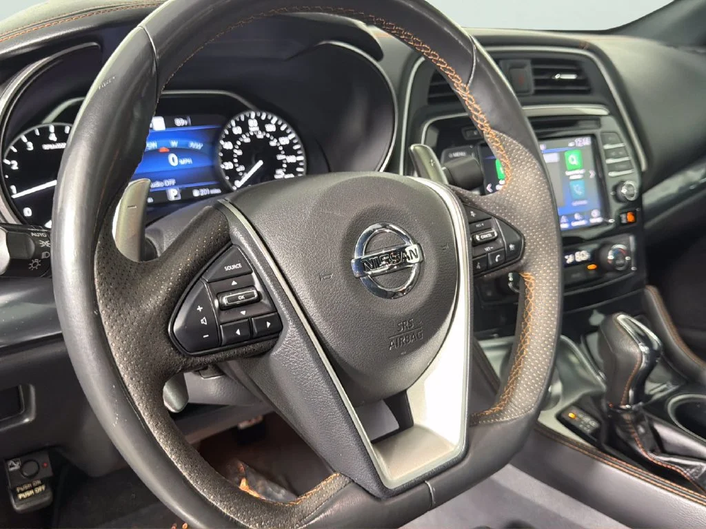 Used 2022 Black Nissan SR Xtronic CVT image 21