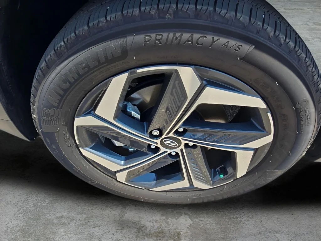 Used 2024 Amazon Gray Hyundai Limited image 7
