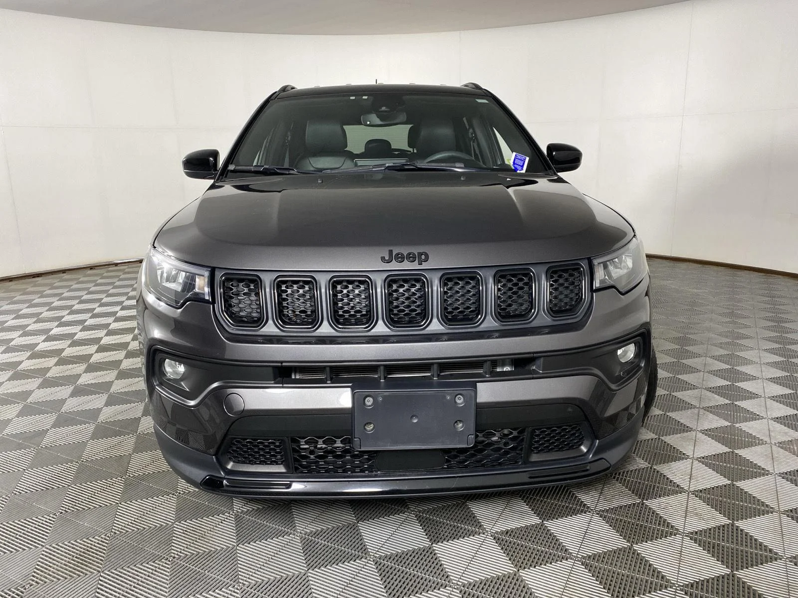 Used 2023 Granite Crystal Metallic Clearcoat Jeep Altitude image 5