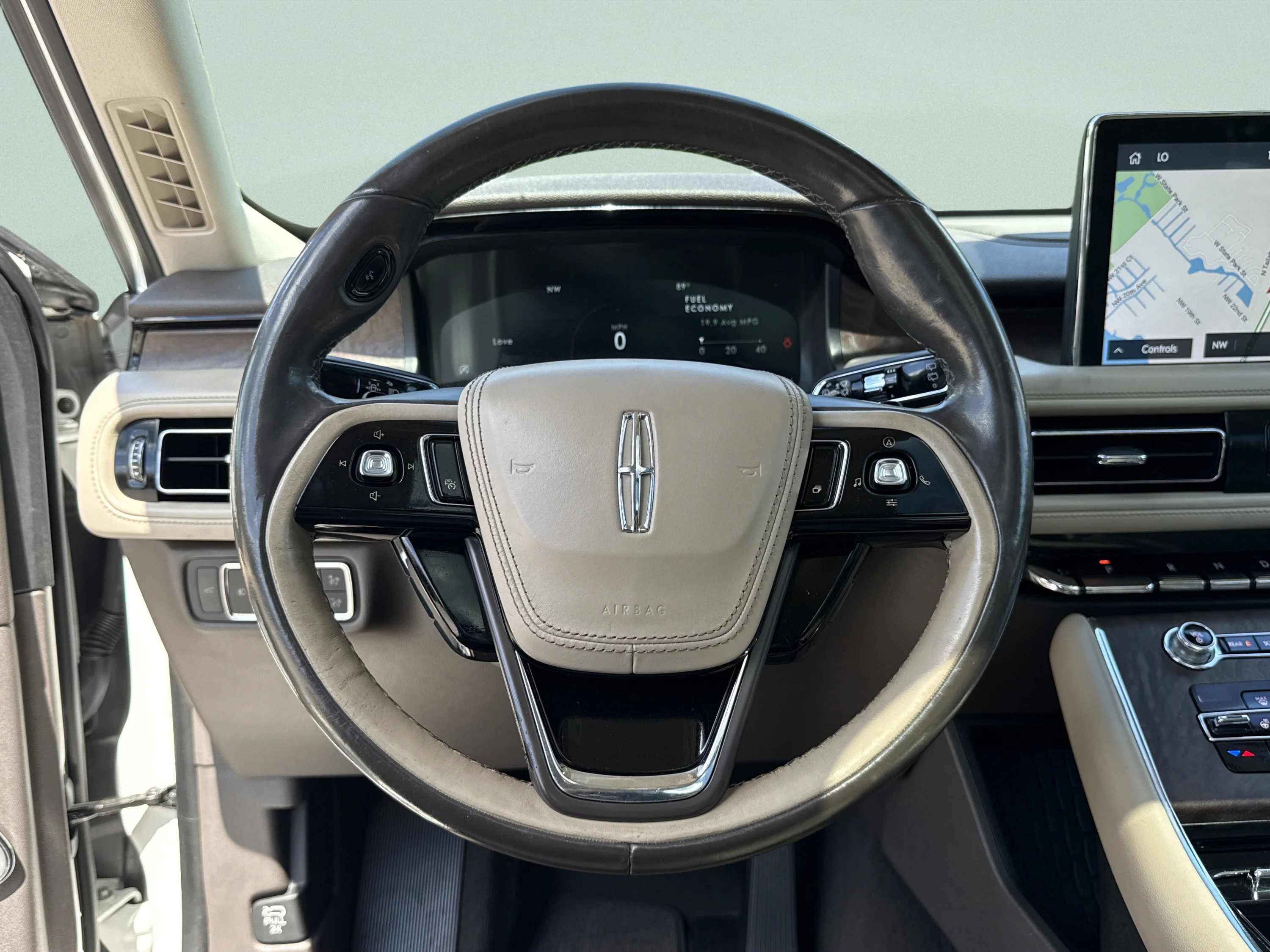 Used 2020 Pristine White Metallic Tri-Coat Lincoln Reserve image 40