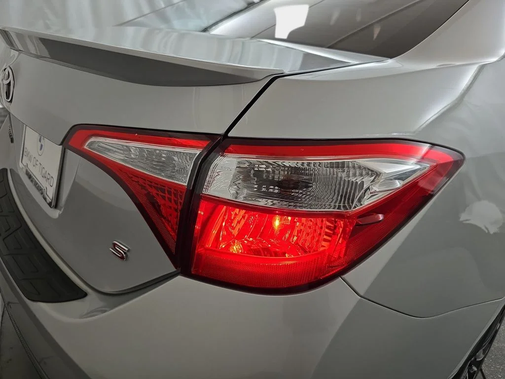 Used 2014 Classic Silver Metallic Toyota S Premium image 32