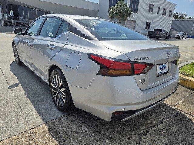 Used 2025 Brilliant Silver Metallic Nissan SV image 3