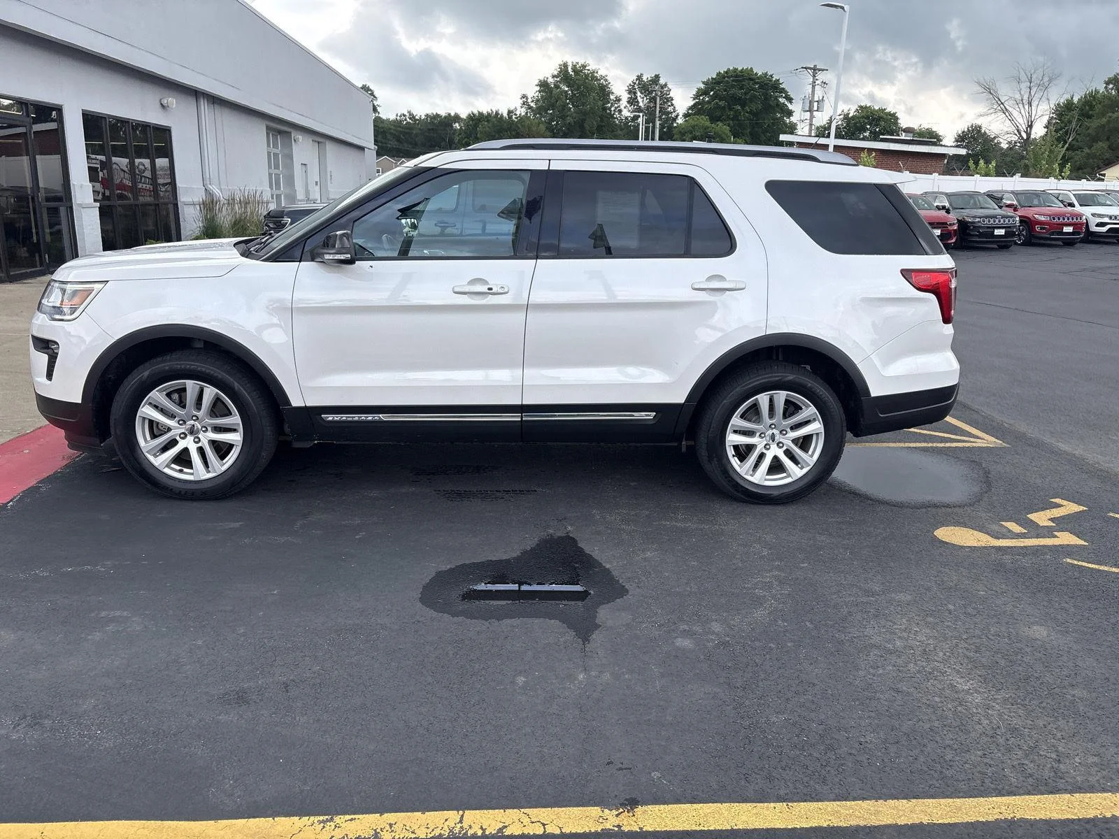 Used 2018 White Platinum Metallic Tri-Coat Ford XLT image 8