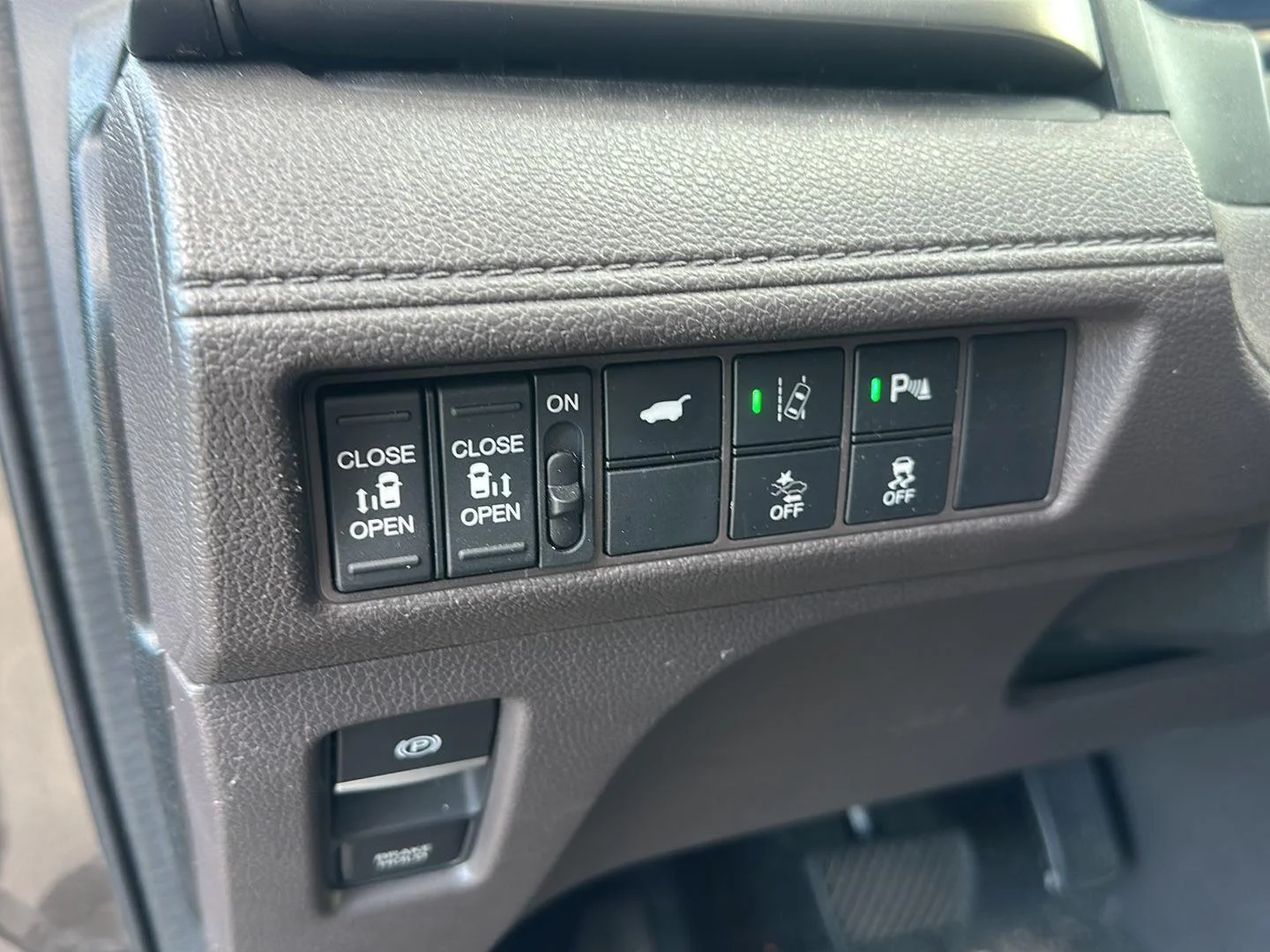 Used 2018 Pacific Pewter Metallic Honda Touring image 13