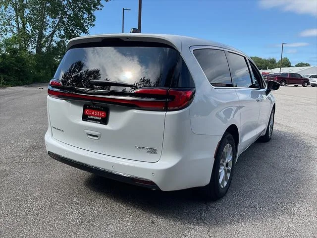 New 2026 Bright White Clear-Coat Exterior Paint Chrysler Limited image 5