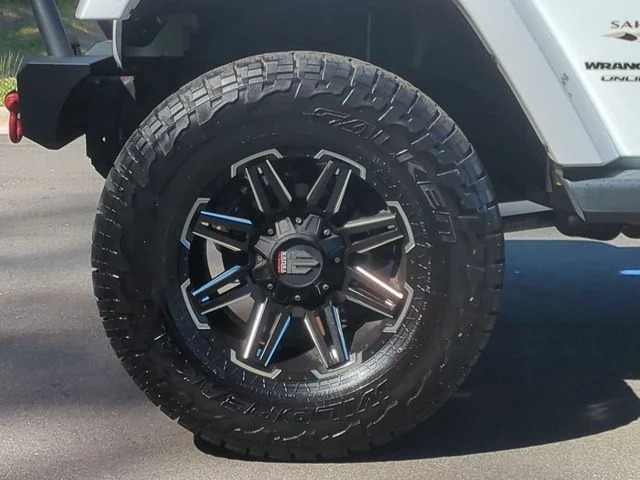 Used 2018 White Jeep Unlimited Sahara image 19