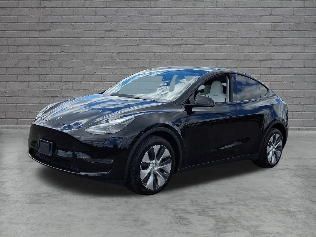 Used 2023  Tesla Long Range image 5
